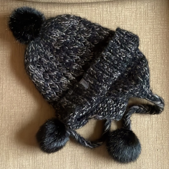 Eddie Bauer Accessories - Eddie Bauer Black Knit Pom-Pom Hat
